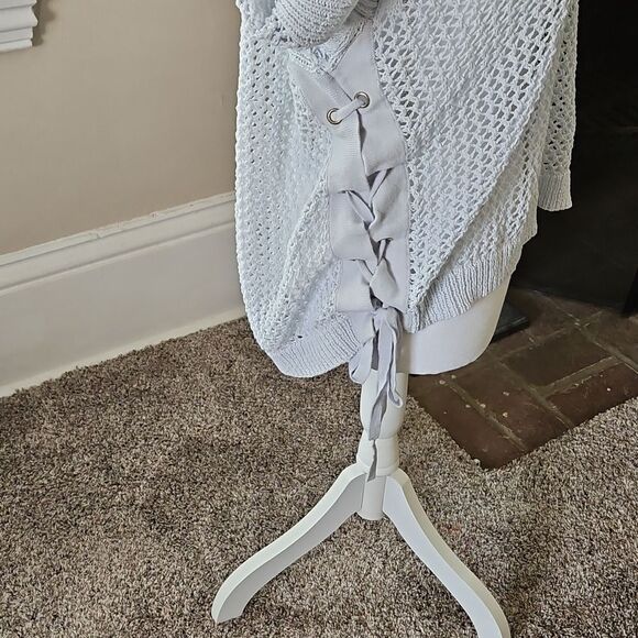 Curio's Vintage Women's White Sweater - Picture 4 of 13